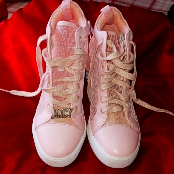 Shoes - Picture 1 of 4